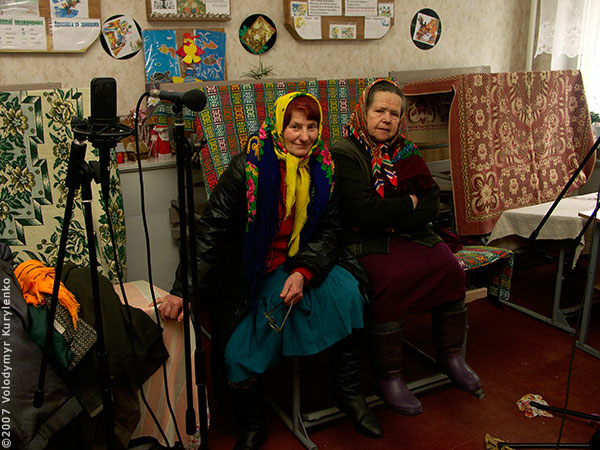 Mutyn village, Krolevets region, Ukraine. Women folk choir. Recording session from March the 4th 2007