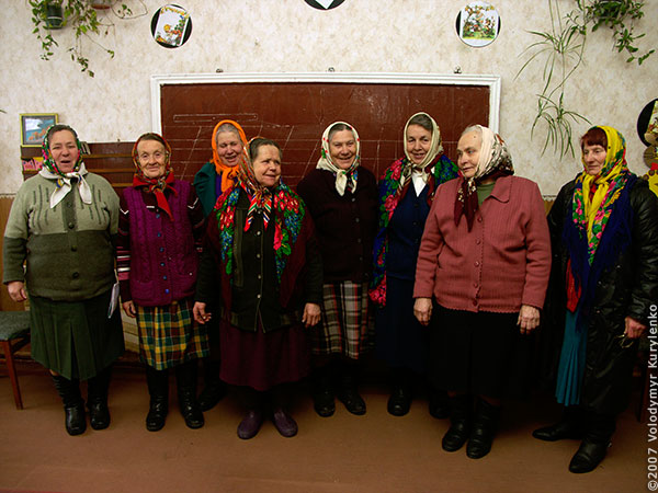 Mutyn village, Krolevets region, Ukraine. Women folk choir. Recording session from March the 4th 2007